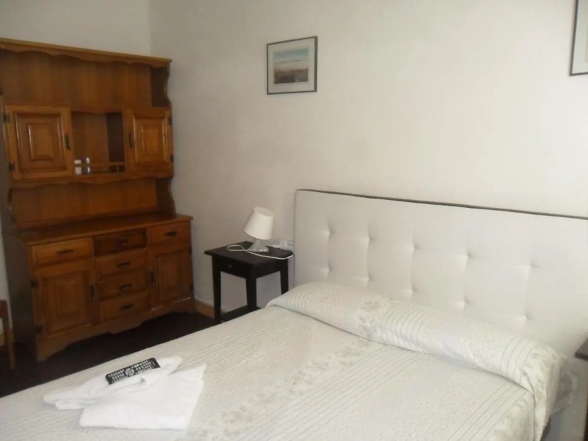 Hostal Porta De Nuria ريب دي فريزر