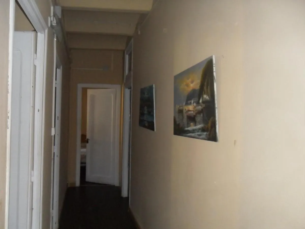 Hostal Porta De Nuria ريب دي فريزر 2*,