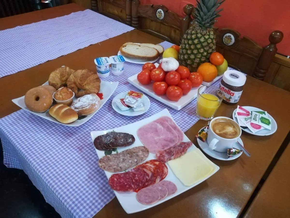 Hostal Porta De Nuria ريب دي فريزر بيت ضيافة