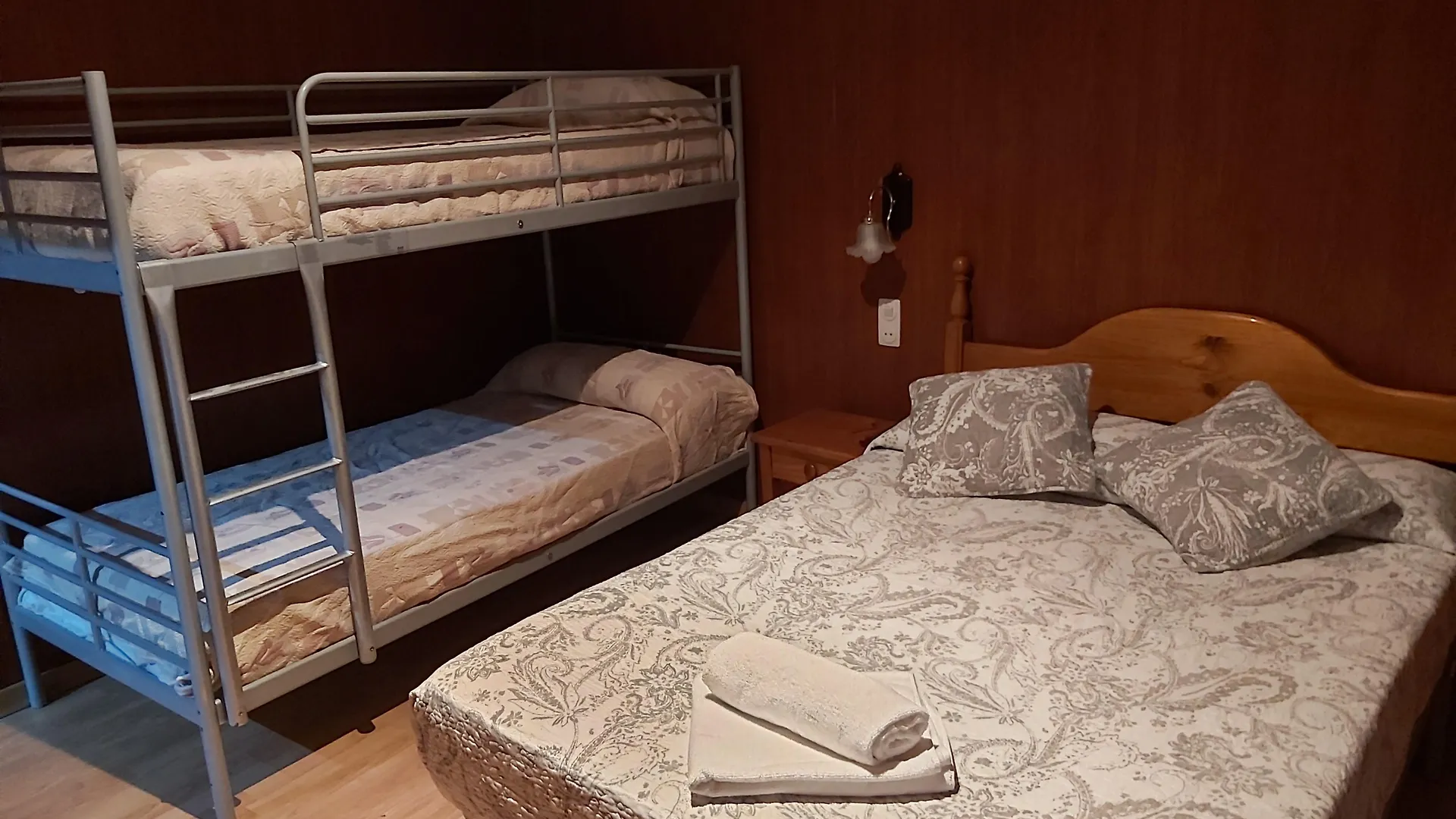 Hostal Porta De Nuria ريب دي فريزر 2*,