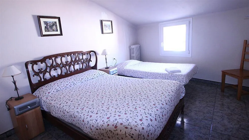 Hostal Porta De Nuria ريب دي فريزر 2*,  إسبانيا