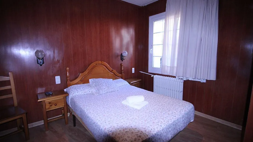 Hostal Porta De Nuria ريب دي فريزر بيت ضيافة