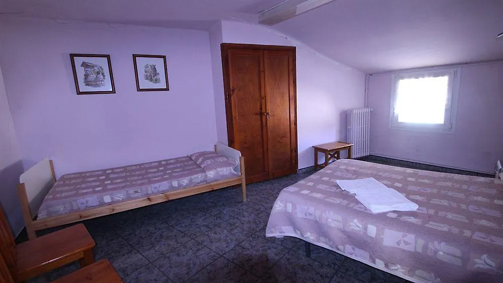 Hostal Porta De Nuria ريب دي فريزر 2*,