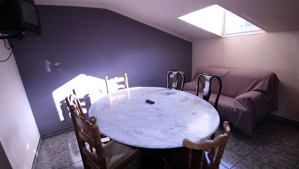 Hostal Porta De Nuria ريب دي فريزر 2*,