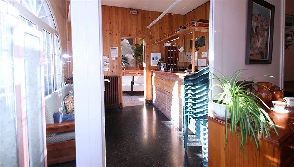 Hostal Porta De Nuria ريب دي فريزر بيت ضيافة