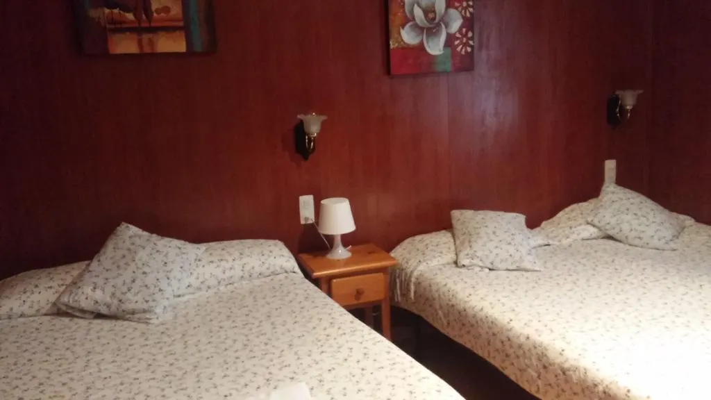 Hostal Porta De Nuria ريب دي فريزر 2*,  إسبانيا