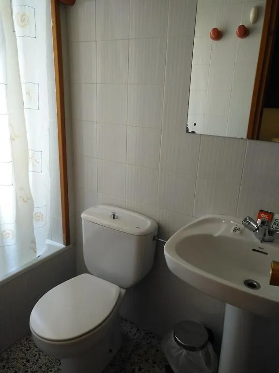 Hostal Porta De Nuria ريب دي فريزر 2*,