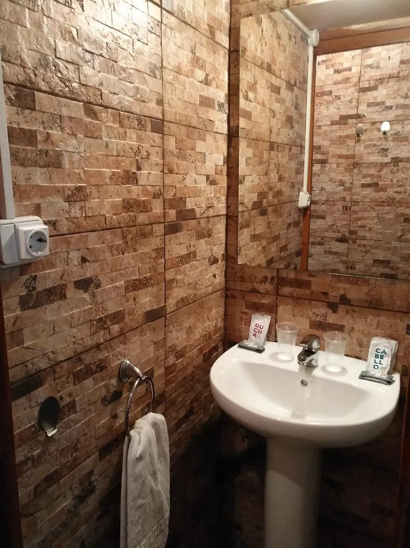 Hostal Porta De Nuria ريب دي فريزر 2*,  إسبانيا