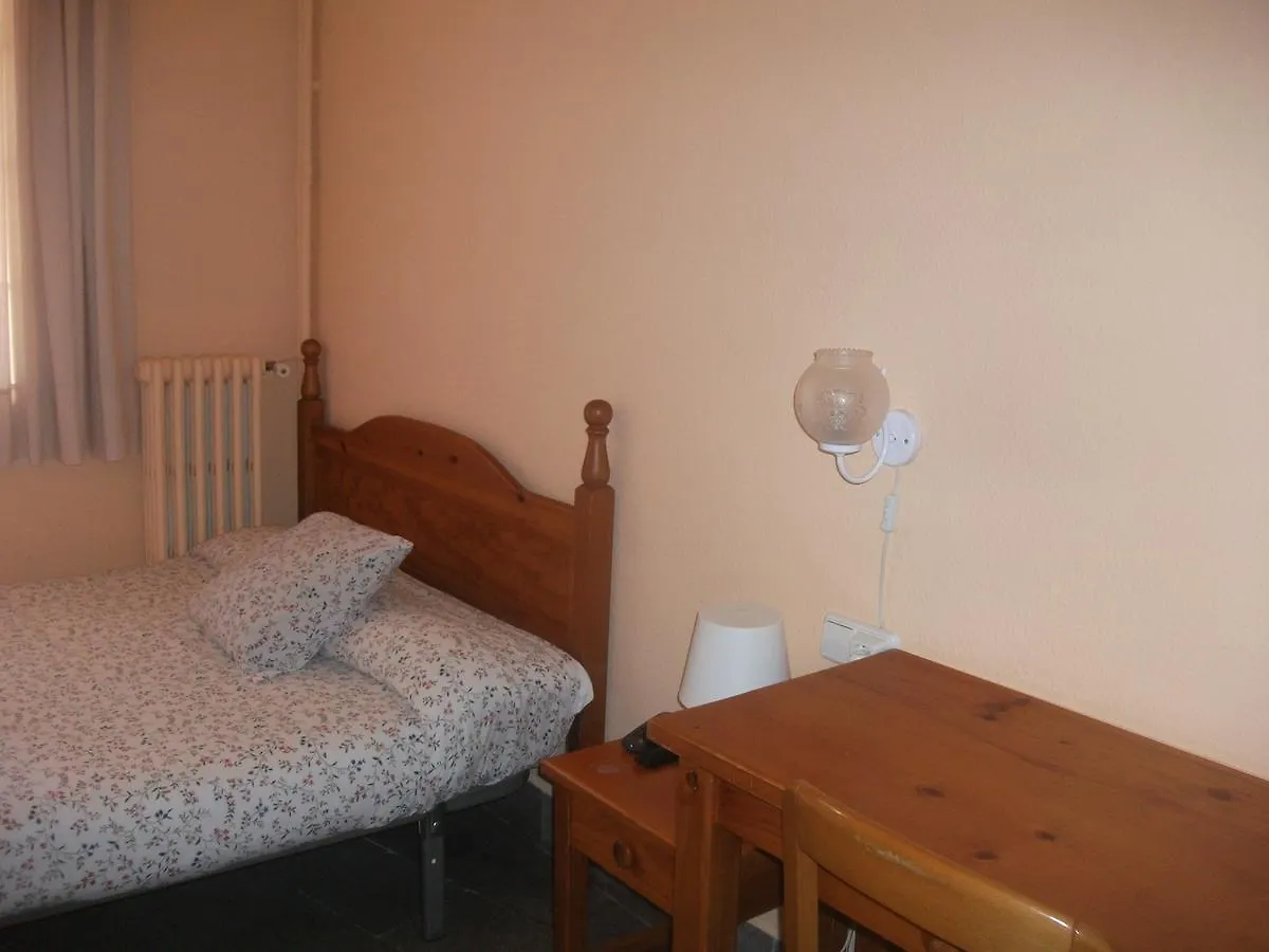 Hostal Porta De Nuria ريب دي فريزر